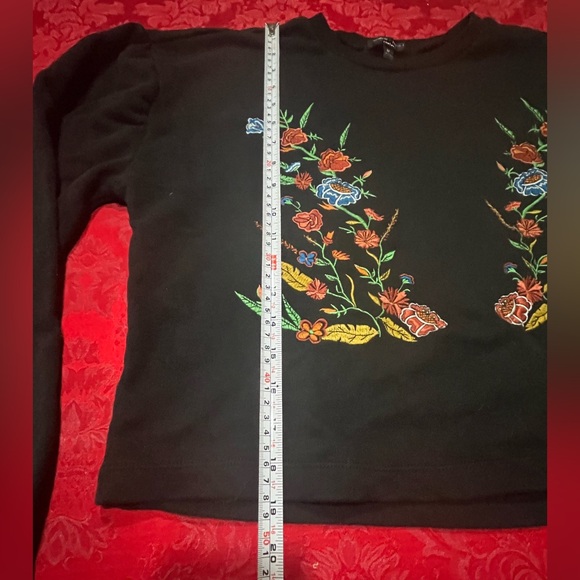 Romeo and Juliet crop top sweater - Picture 4 of 5